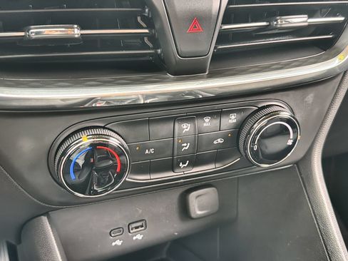Used 2025 Buick Encore GX Preferred FWD image 18