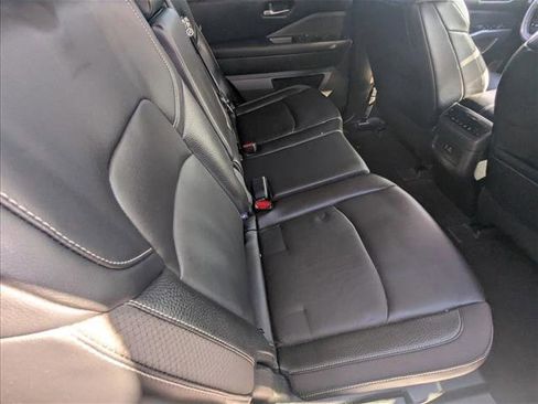 Used 2022 Nissan Pathfinder SL AWD/4WD image 18