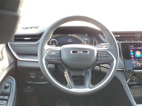 New 2025 Jeep Grand Cherokee Altitude image 7