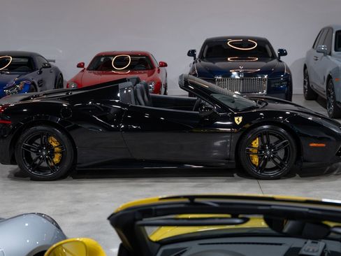 Used 2018 Ferrari 488 Spider image 8