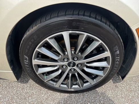 Used 2017 Lincoln MKZ Premiere FWD image 13