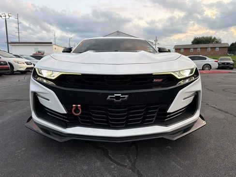 Used 2019 Chevrolet Camaro SS RWD image 3