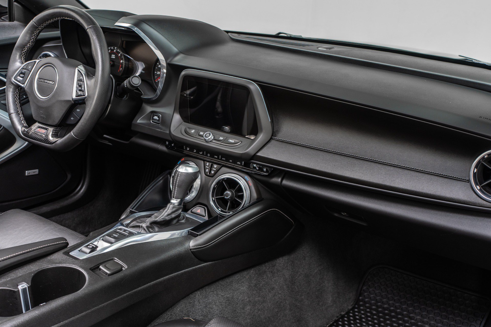 Used 2018 Chevrolet Camaro SS RWD image 14