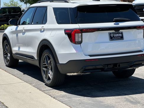 New 2026 Ford Explorer ST-Line w/ ST-Line Street Pack RWD image 5