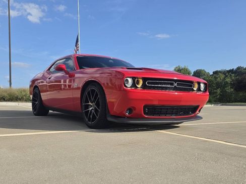 Used 2015 Dodge Challenger R/T Scat Pack RWD image 4