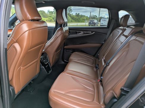 Used 2022 Lincoln Nautilus Reserve w/ Equipment Group 201A image 13