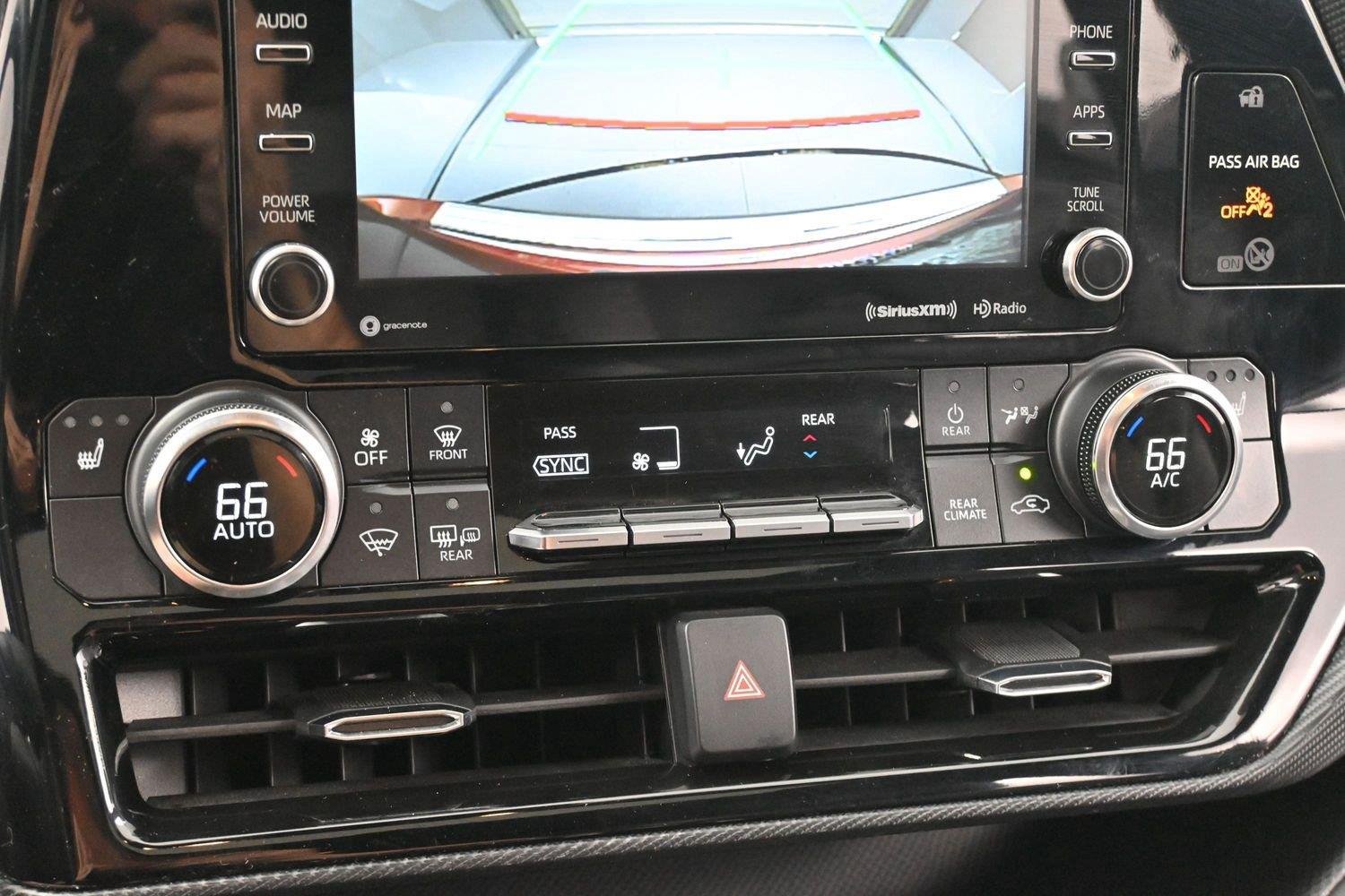 Used 2022 Toyota Highlander XSE AWD/4WD image 26