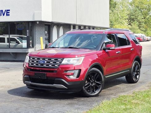Used 2017 Ford Explorer Limited w/ Equipment Group 301A AWD/4WD image 2