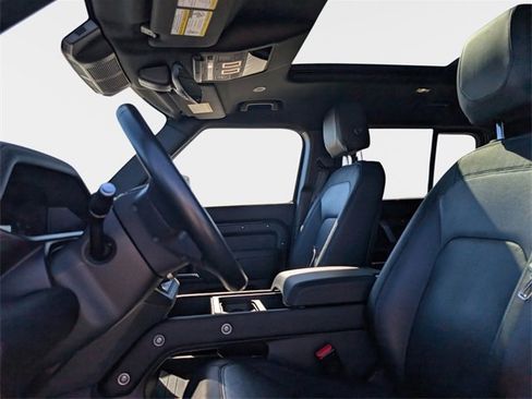 Used 2024 Land Rover Defender 130 X-Dynamic SE image 13