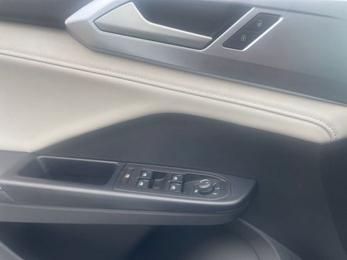 Used 2025 Volkswagen Taos SE image 20