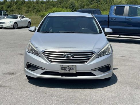 Used 2017 Hyundai Sonata SE FWD image 2