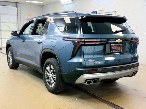 Used 2025 Chevrolet Traverse LT FWD image 7