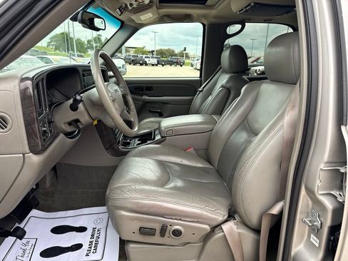 Used 2004 GMC Yukon Denali AWD/4WD image 4