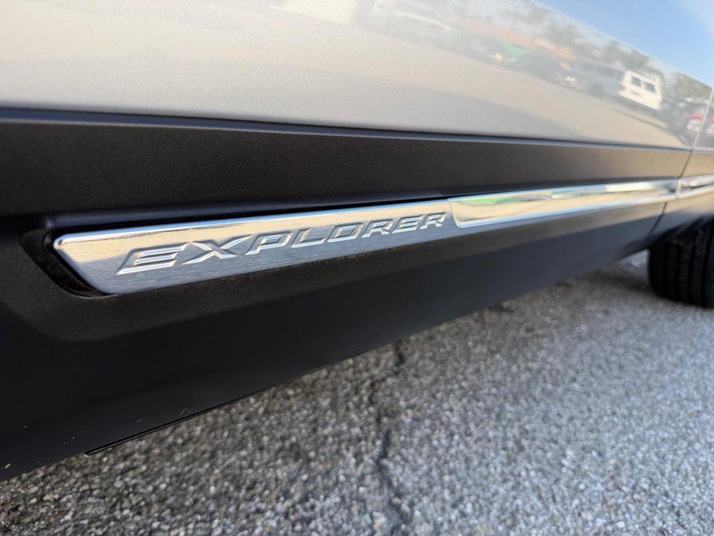 Used 2018 Ford Explorer Limited w/ Ford Safe & Smart Package FWD image 64