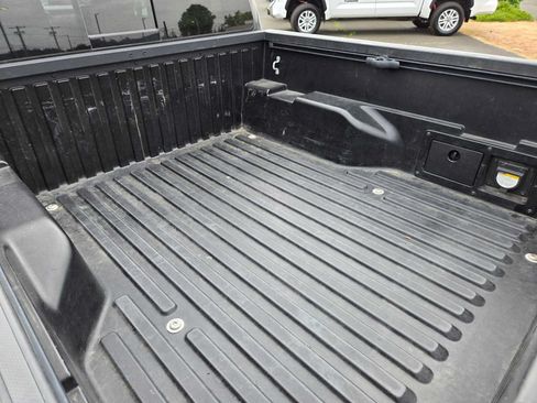Used 2022 Toyota Tacoma TRD Off-Road AWD/4WD image 19