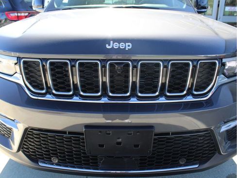 New 2025 Jeep Grand Cherokee Limited w/ Luxury Tech Group II image 2