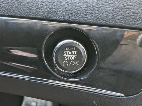 Used 2014 Chrysler Town & Country Touring-L w/ Driver Convenience Group image 26