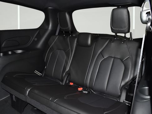 New 2026 Chrysler Pacifica Select AWD/4WD image 35
