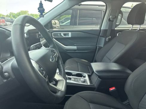 Used 2024 Ford Explorer XLT AWD/4WD image 33