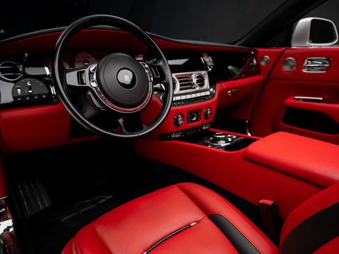 Used 2017 Rolls-Royce Dawn RWD image 2