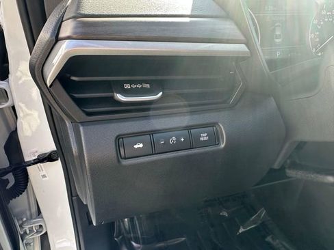 Used 2025 Nissan Altima 2.5 SV image 11