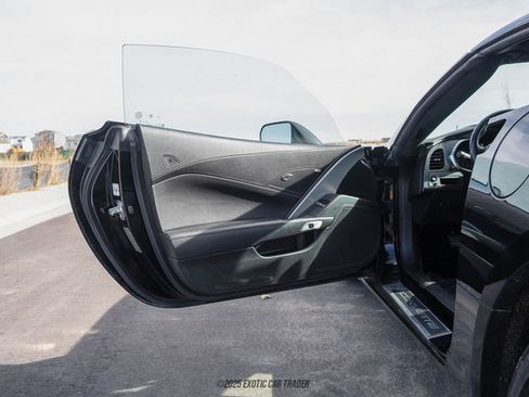 Used 2018 Chevrolet Corvette Stingray Coupe w/ 1LT image 21