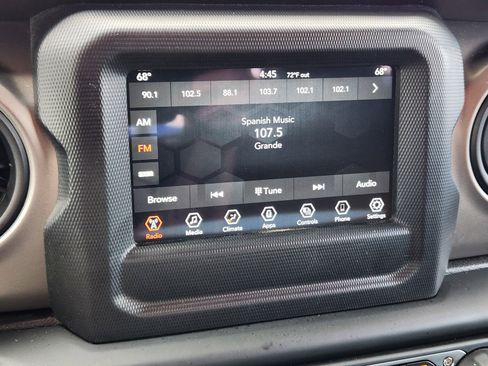 Used 2021 Jeep Gladiator Willys AWD/4WD image 6