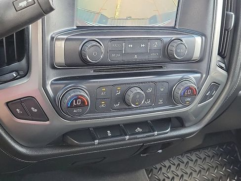Used 2019 Chevrolet Silverado 2500 LTZ AWD/4WD image 17