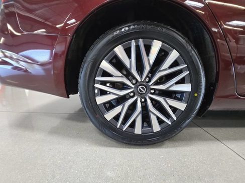 Used 2025 Nissan Altima 2.5 SV FWD image 27