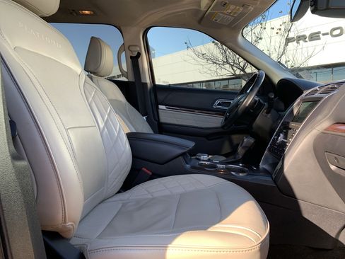 Used 2018 Ford Explorer Platinum image 35