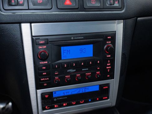 Used 2004 Volkswagen R32 AWD/4WD image 37