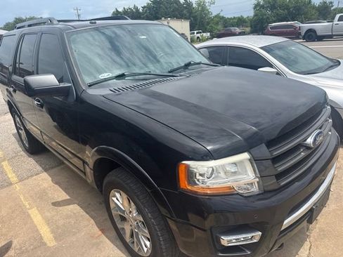 Used 2017 Ford Expedition Limited w/ Equipment Group 301A AWD/4WD image 2