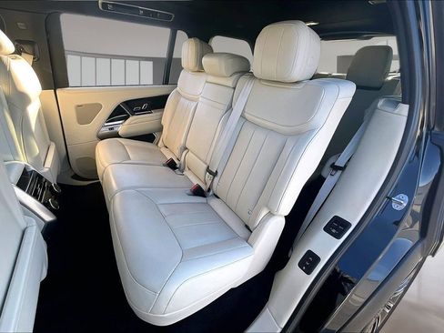 Used 2023 Land Rover Range Rover Long Wheelbase SE image 20