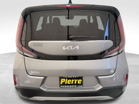 Used 2023 Kia Soul LX image 3
