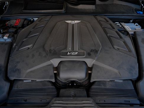 Used 2022 Bentley Bentayga AWD/4WD image 26