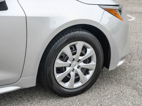 Used 2025 Toyota Corolla LE FWD image 11