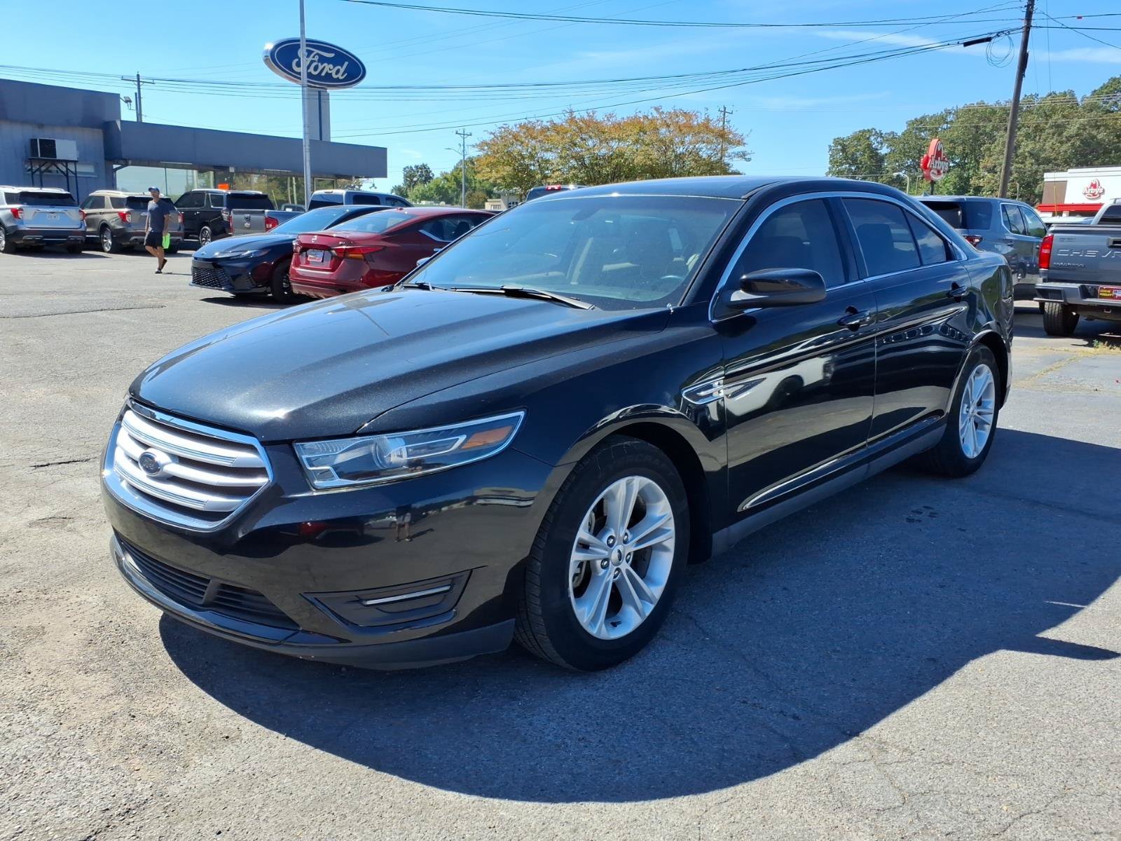 Used 2015 Ford Taurus SEL w/ Equipment Group 201A FWD image 1