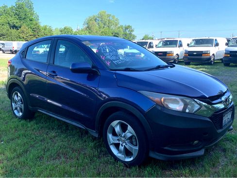 Used 2017 Honda HR-V LX image 3