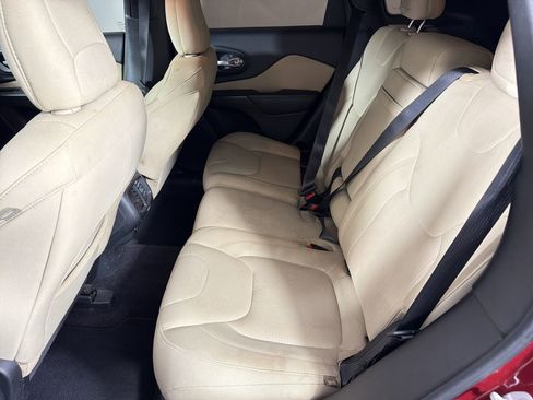 Used 2016 Jeep Cherokee Latitude w/ Comfort/Convenience Group AWD/4WD image 15