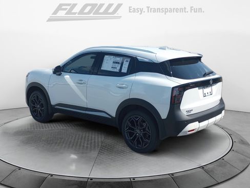 New 2025 Nissan Kicks SR image 5