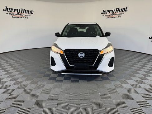 Used 2021 Nissan Kicks S image 6