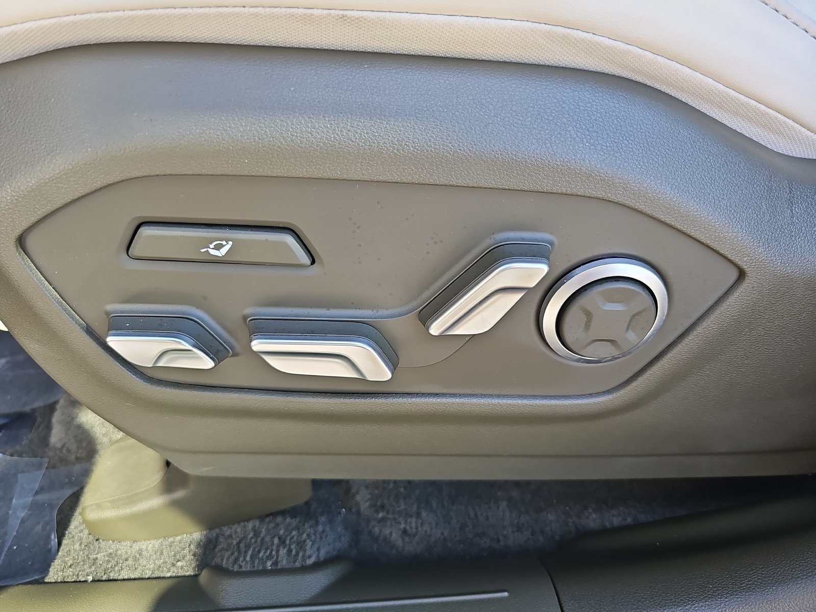 Certified 2025 Hyundai Santa Fe Calligraphy FWD image 35