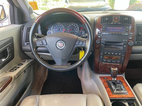 Used 2006 Cadillac SRX w/ Seating Package image 28