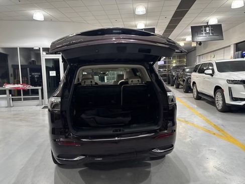 Used 2023 Buick Enclave Avenir w/ Avenir Technology Package AWD/4WD image 42