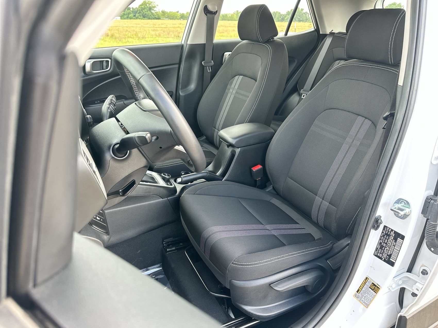 Used 2025 Hyundai Venue SEL FWD image 11