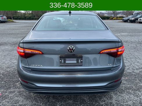 Used 2024 Volkswagen Jetta SE image 4