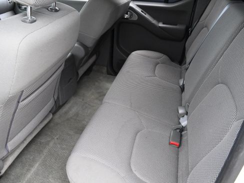 Used 2014 Nissan Frontier SV w/ SV Value Truck Package RWD image 10