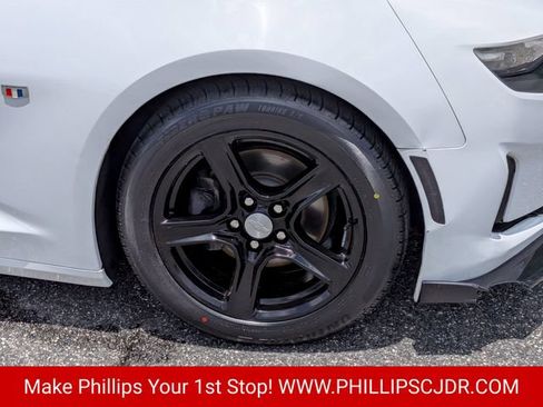 Used 2020 Chevrolet Camaro LT RWD image 10