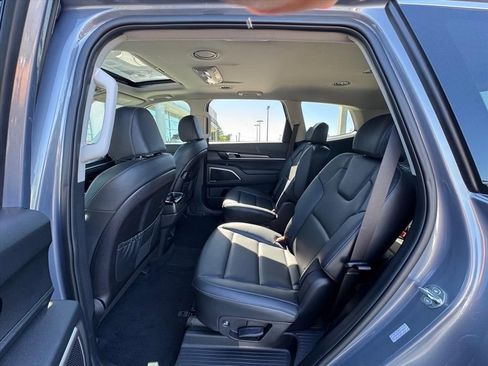 Used 2025 Kia Telluride S FWD image 12