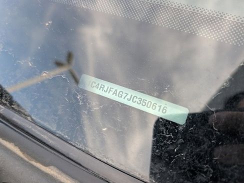 Used 2018 Jeep Grand Cherokee Laredo image 22